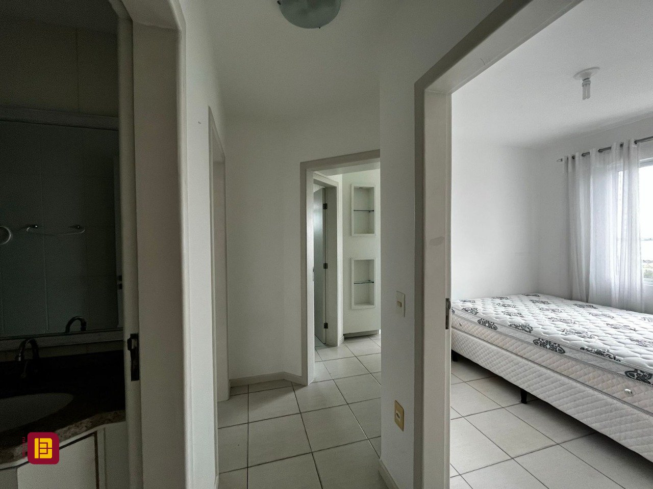 Apartamento com 77m², 4 quartos (sendo 1 suíte), 1 garagem, no bairro Costeira do Pirajubaé em Florianópolis