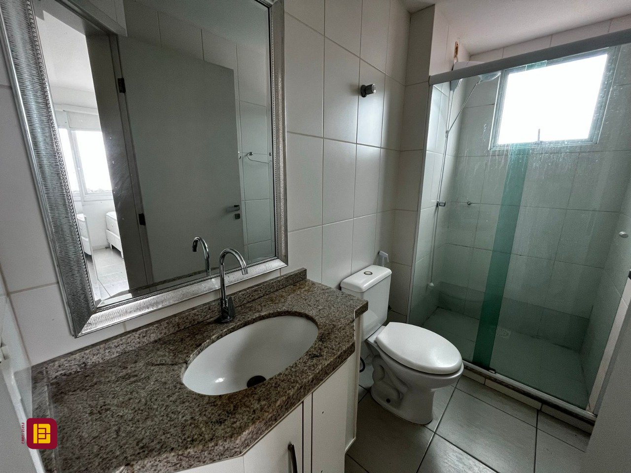 Apartamento com 77m², 4 quartos (sendo 1 suíte), 1 garagem, no bairro Costeira do Pirajubaé em Florianópolis