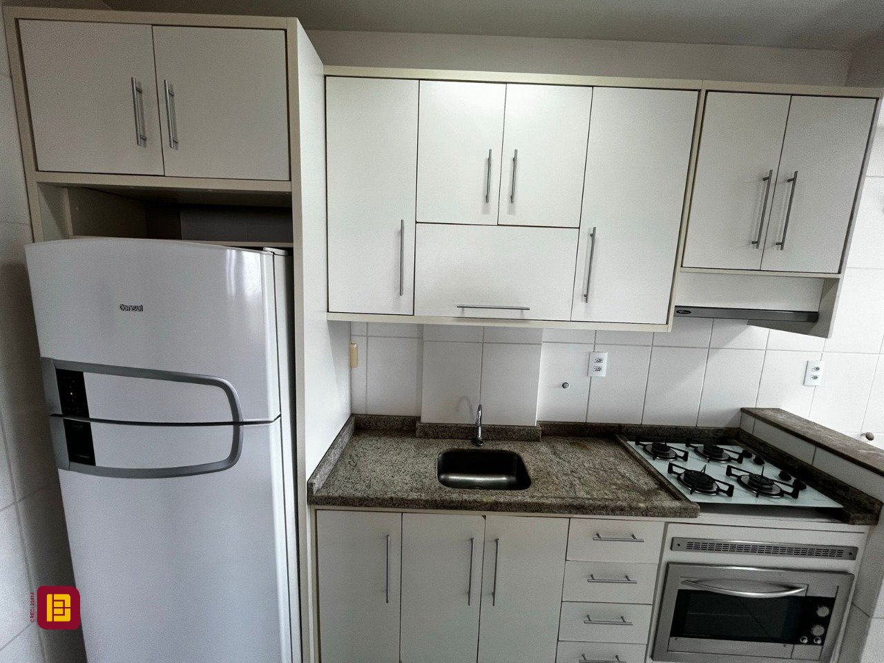 Apartamento com 77m², 4 quartos (sendo 1 suíte), 1 garagem, no bairro Costeira do Pirajubaé em Florianópolis