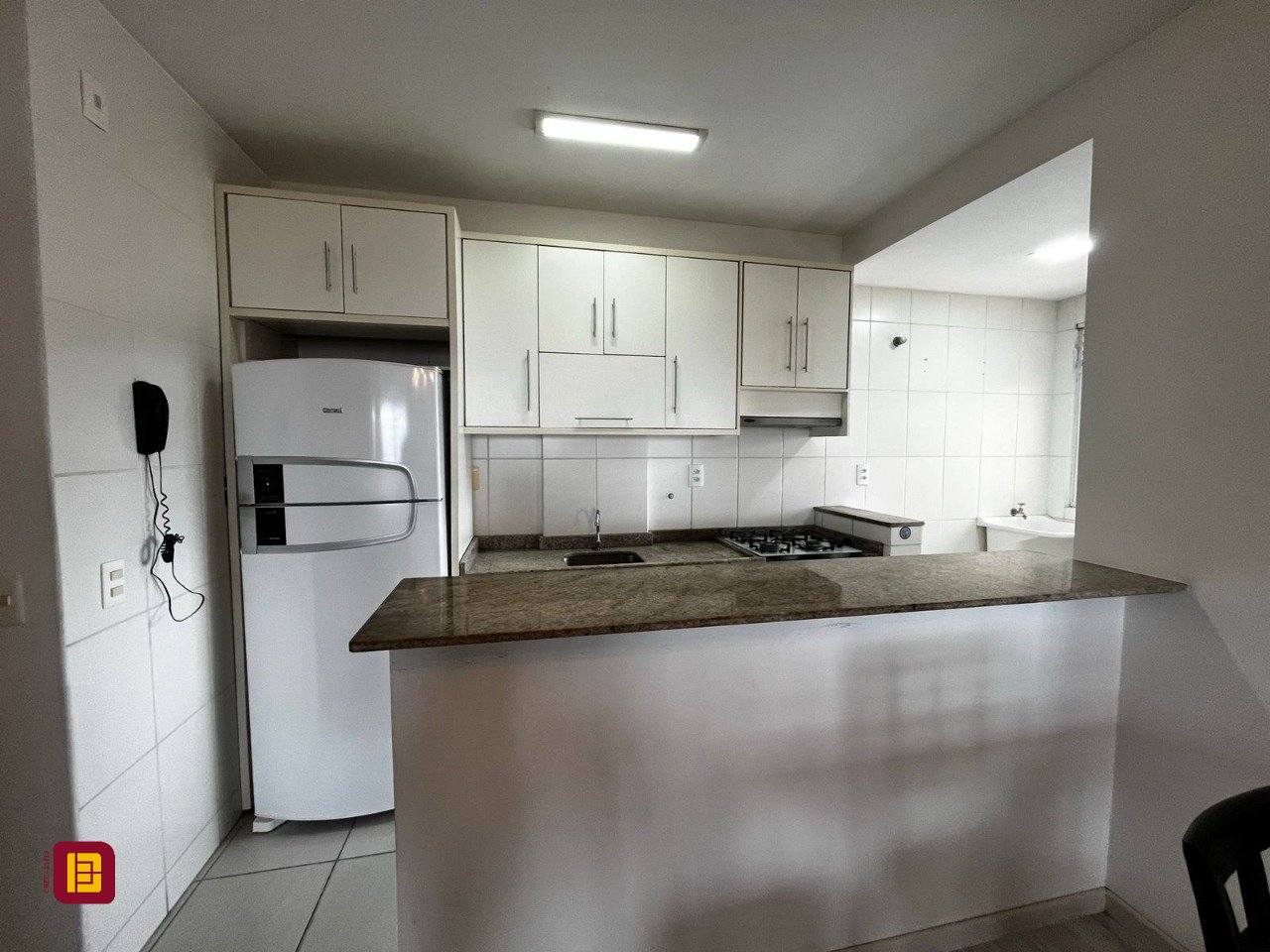 Apartamento com 77m², 4 quartos (sendo 1 suíte), 1 garagem, no bairro Costeira do Pirajubaé em Florianópolis