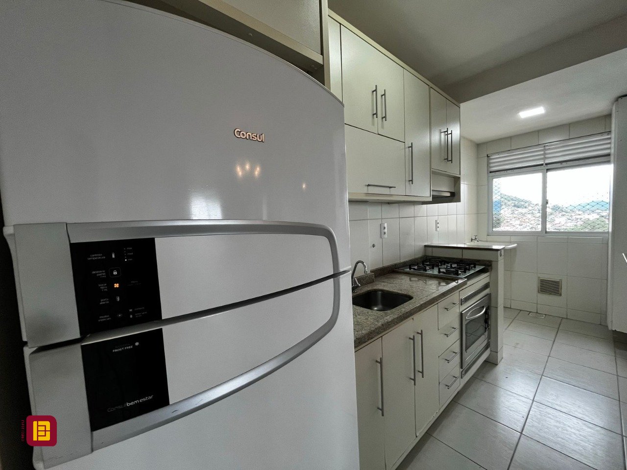 Apartamento com 77m², 4 quartos (sendo 1 suíte), 1 garagem, no bairro Costeira do Pirajubaé em Florianópolis
