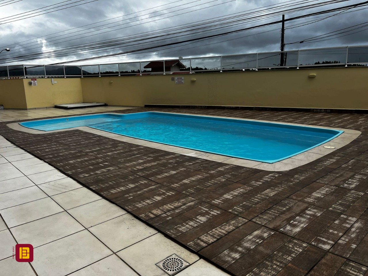 Apartamento com 77m², 4 quartos (sendo 1 suíte), 1 garagem, no bairro Costeira do Pirajubaé em Florianópolis