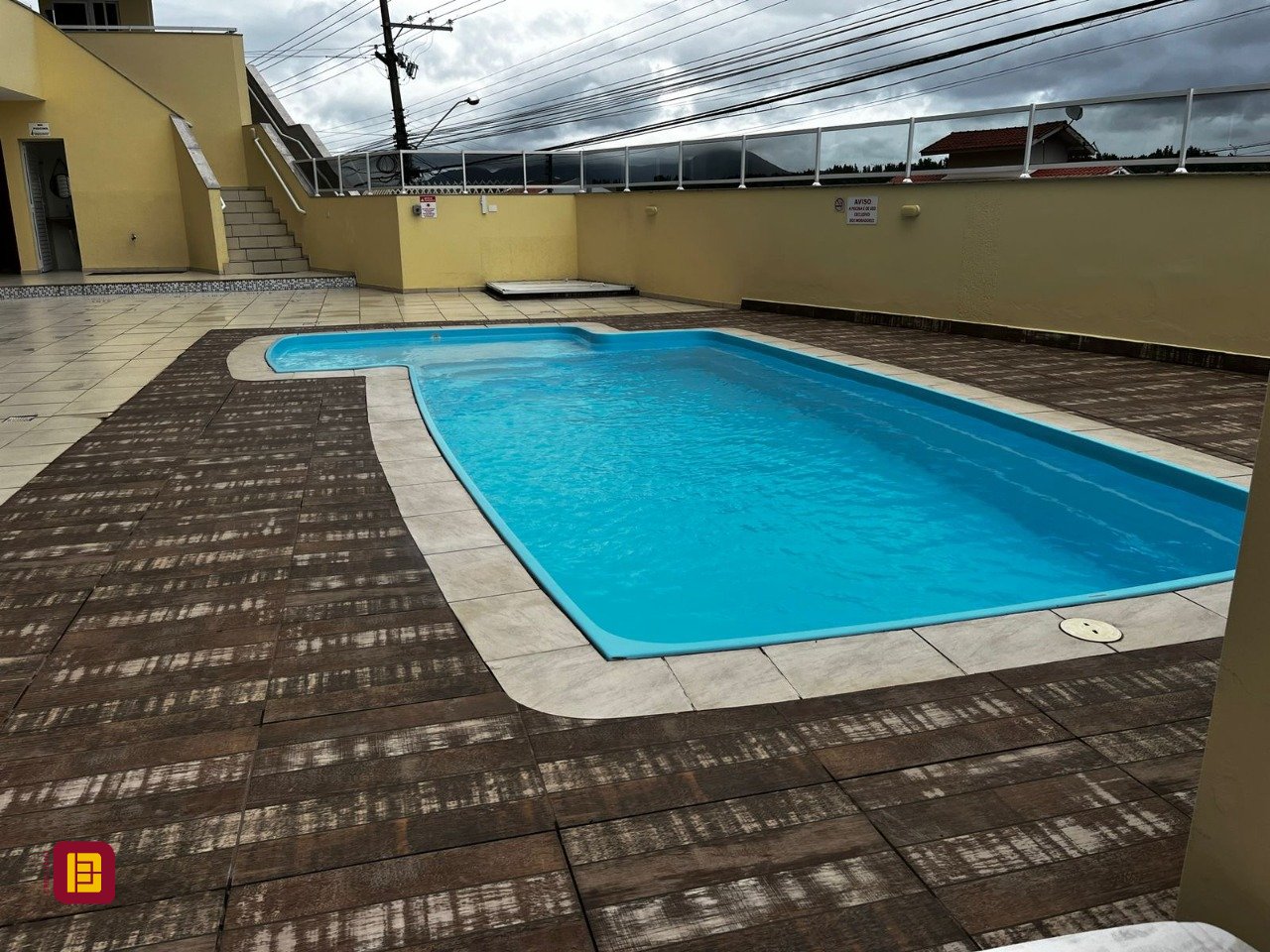 Apartamento com 77m², 4 quartos (sendo 1 suíte), 1 garagem, no bairro Costeira do Pirajubaé em Florianópolis