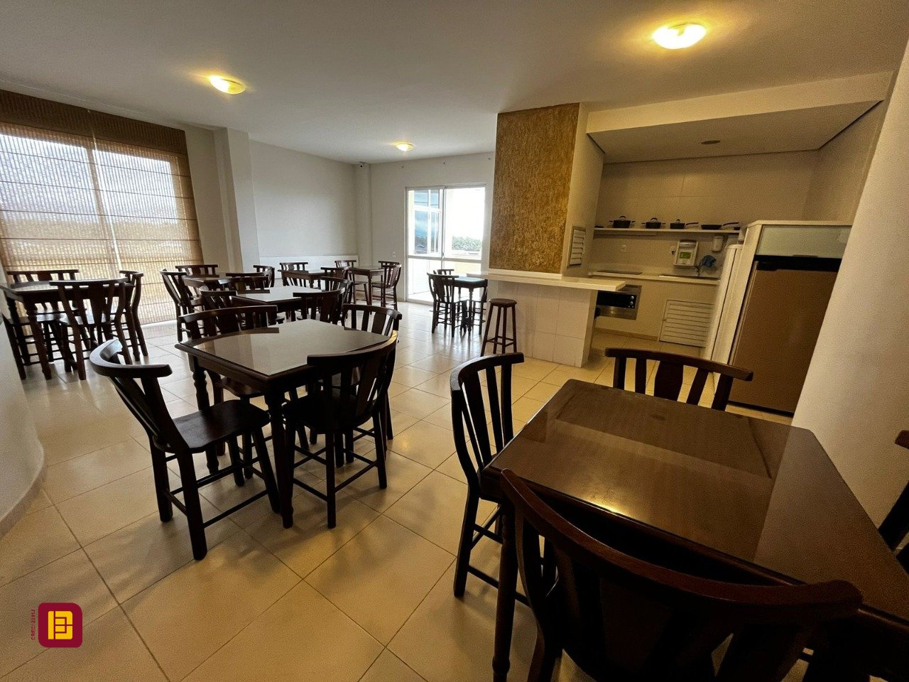 Apartamento com 77m², 4 quartos (sendo 1 suíte), 1 garagem, no bairro Costeira do Pirajubaé em Florianópolis