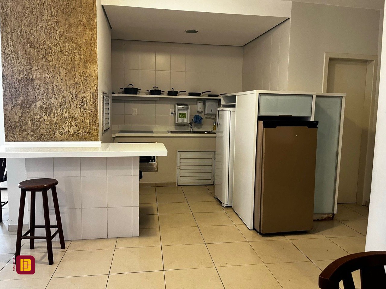 Apartamento com 77m², 4 quartos (sendo 1 suíte), 1 garagem, no bairro Costeira do Pirajubaé em Florianópolis