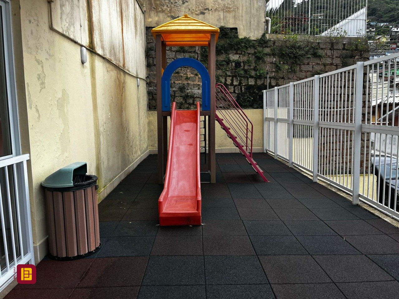 Apartamento com 77m², 4 quartos (sendo 1 suíte), 1 garagem, no bairro Costeira do Pirajubaé em Florianópolis