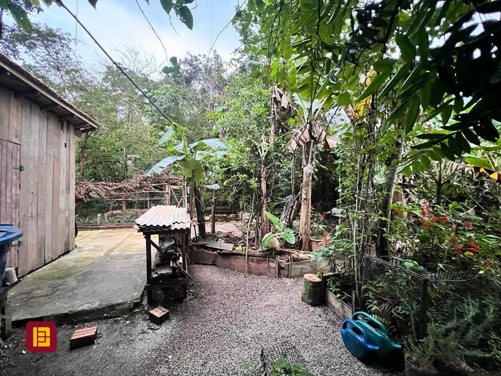 Terreno com 4215m², no bairro Alto Ribeirão em Florianópolis