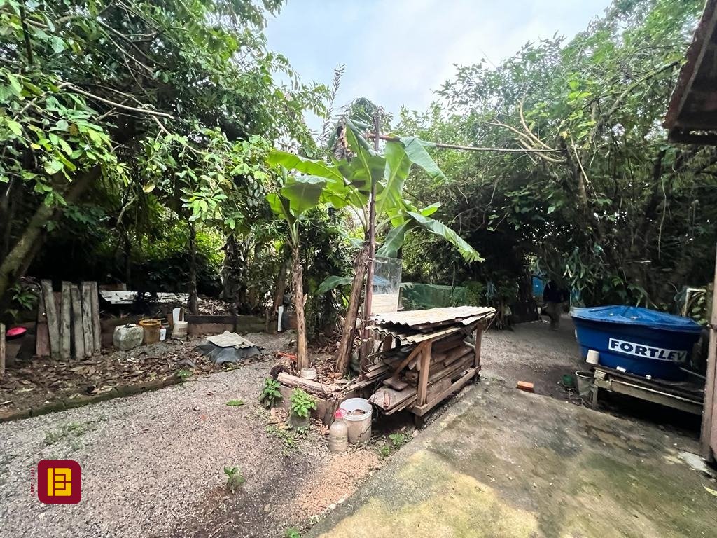 Terreno com 4215m², no bairro Alto Ribeirão em Florianópolis