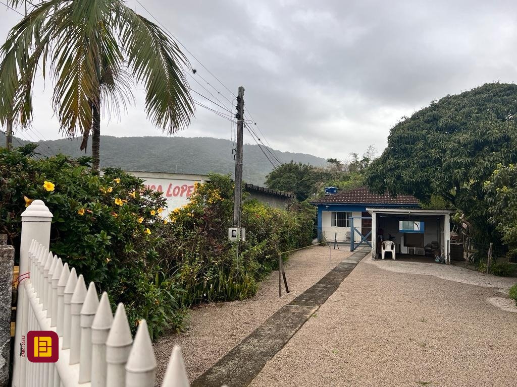 Terreno com 4215m², no bairro Alto Ribeirão em Florianópolis