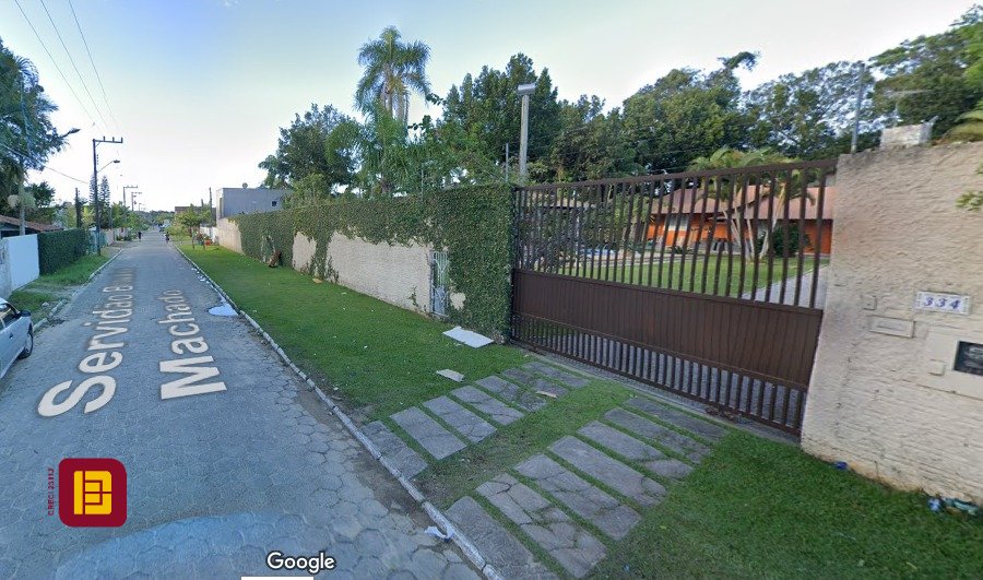 Casa com 300m², 6 quartos (sendo 2 suítes), no bairro Vargem Grande em Florianópolis
