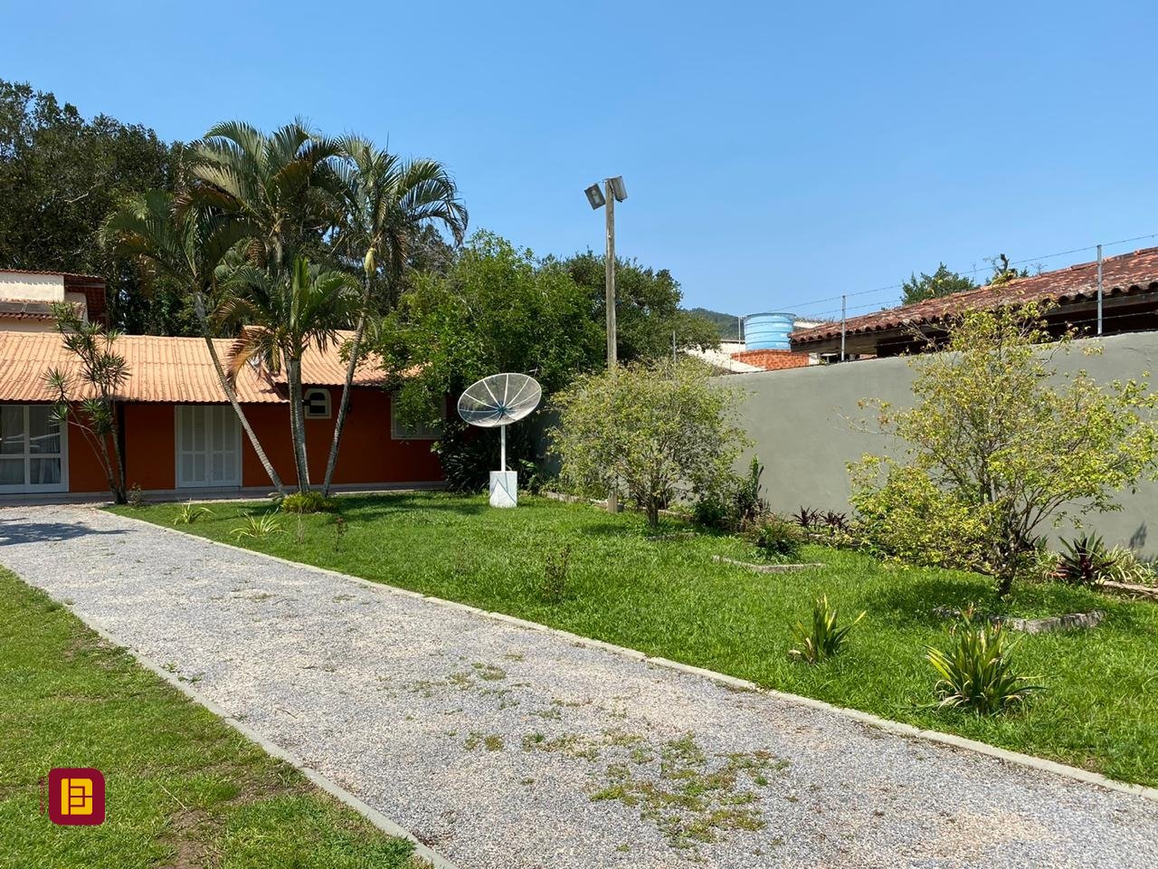 Casa com 300m², 6 quartos (sendo 2 suítes), no bairro Vargem Grande em Florianópolis