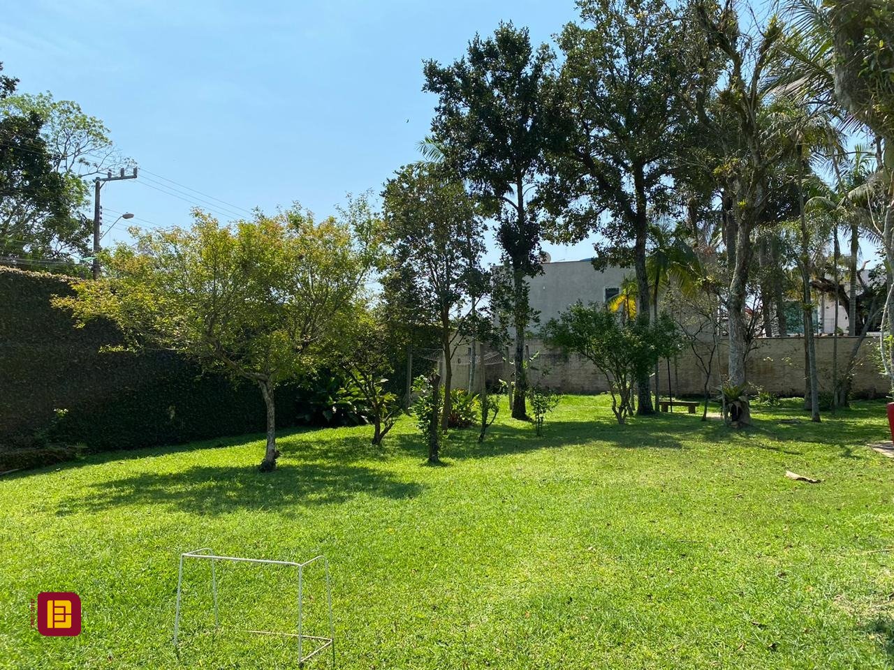 Casa com 300m², 6 quartos (sendo 2 suítes), no bairro Vargem Grande em Florianópolis