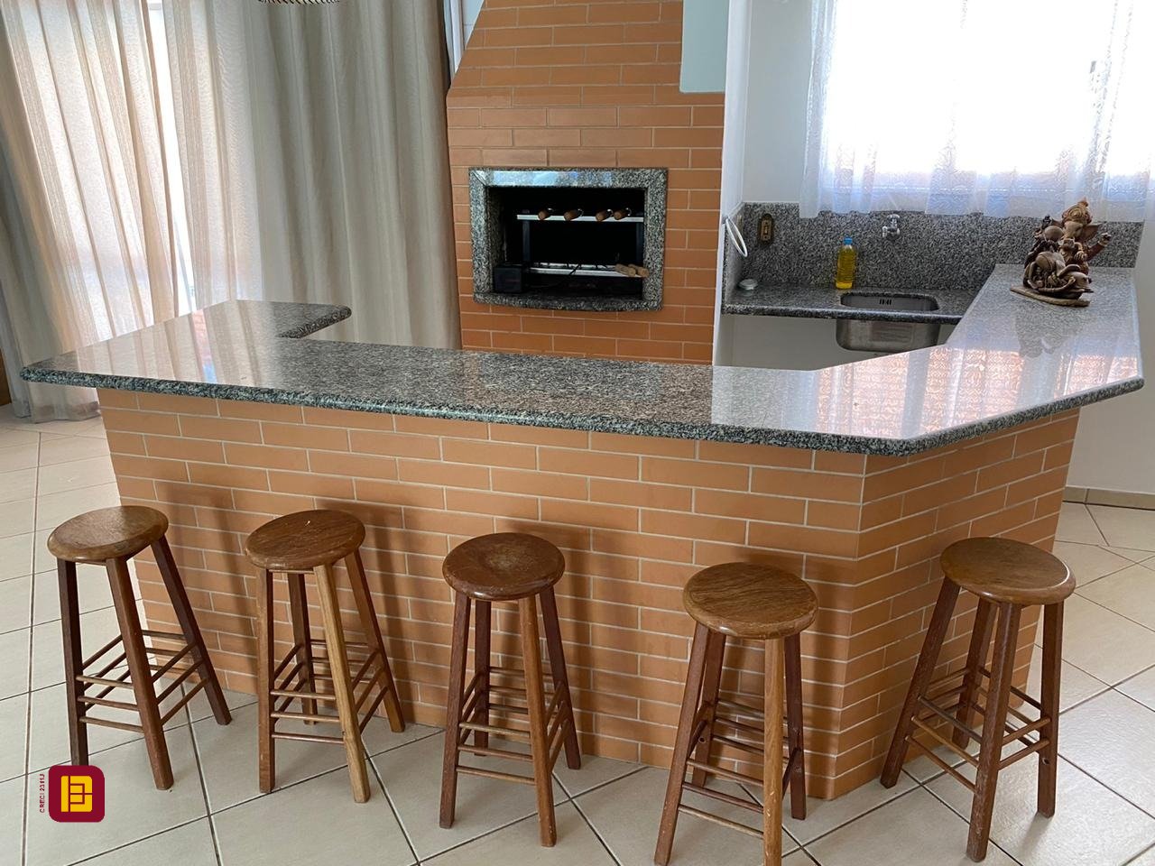 Casa com 300m², 6 quartos (sendo 2 suítes), no bairro Vargem Grande em Florianópolis