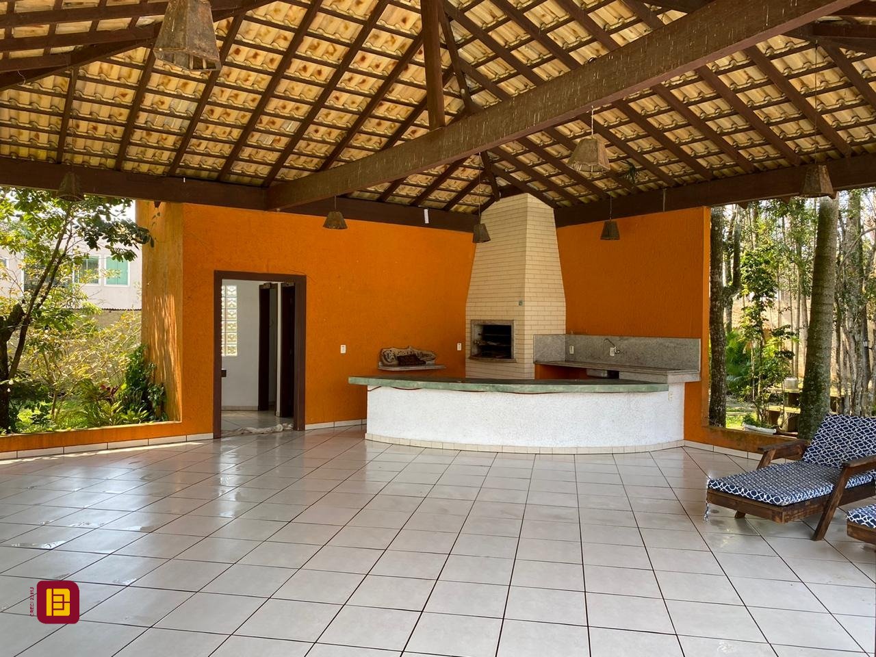 Casa com 300m², 6 quartos (sendo 2 suítes), no bairro Vargem Grande em Florianópolis
