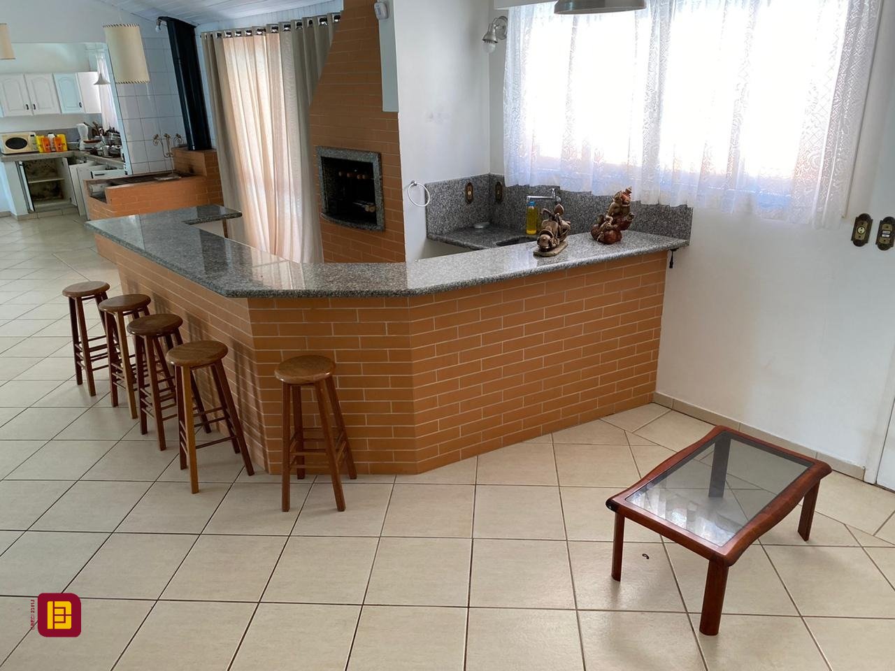 Casa com 300m², 6 quartos (sendo 2 suítes), no bairro Vargem Grande em Florianópolis