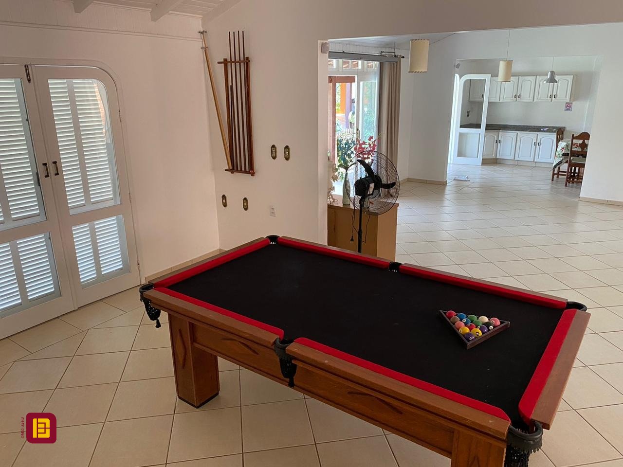 Casa com 300m², 6 quartos (sendo 2 suítes), no bairro Vargem Grande em Florianópolis