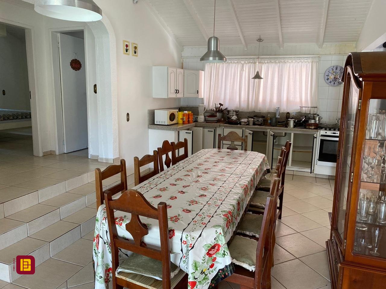 Casa com 300m², 6 quartos (sendo 2 suítes), no bairro Vargem Grande em Florianópolis