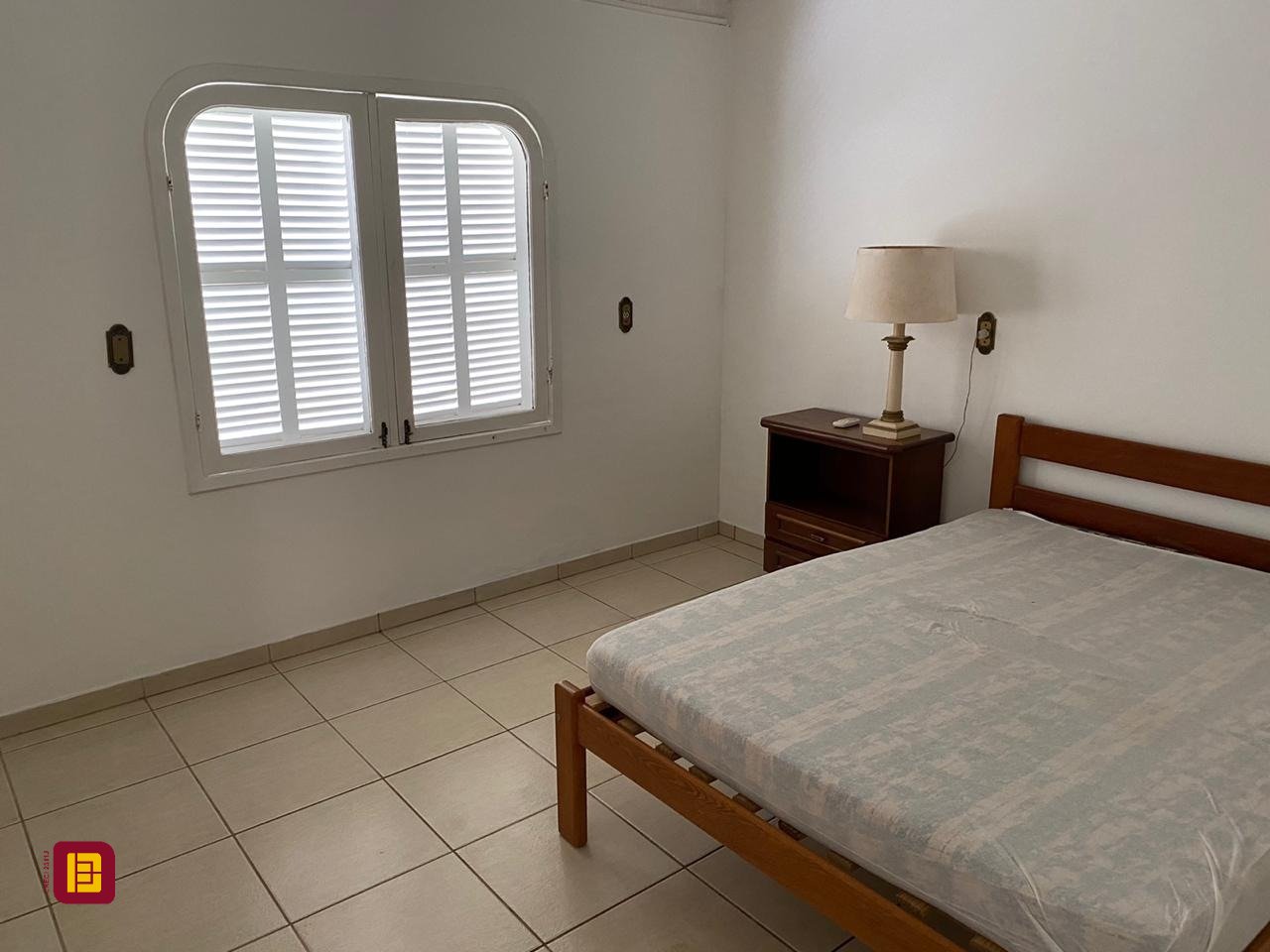 Casa com 300m², 6 quartos (sendo 2 suítes), no bairro Vargem Grande em Florianópolis