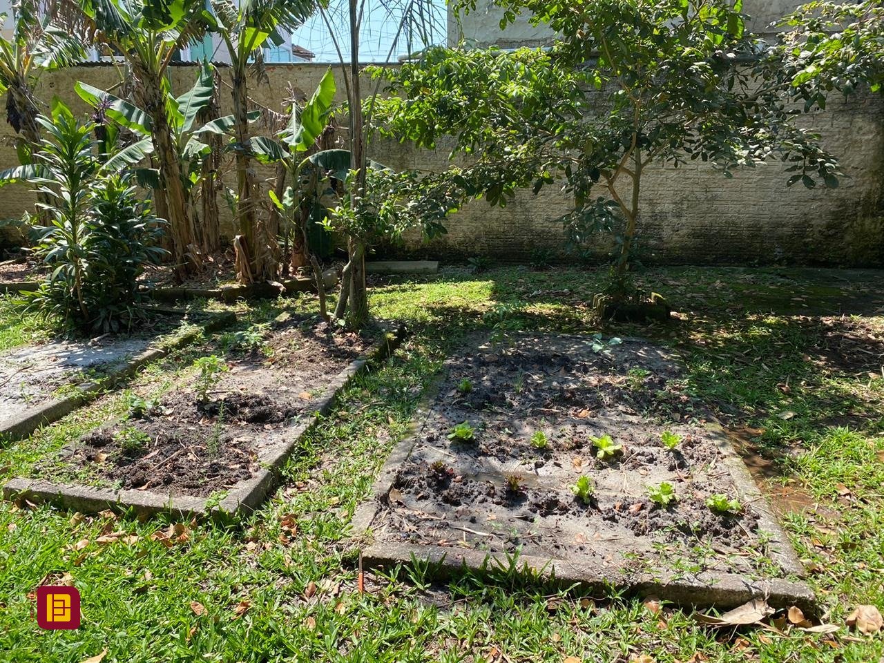 Casa com 300m², 6 quartos (sendo 2 suítes), no bairro Vargem Grande em Florianópolis