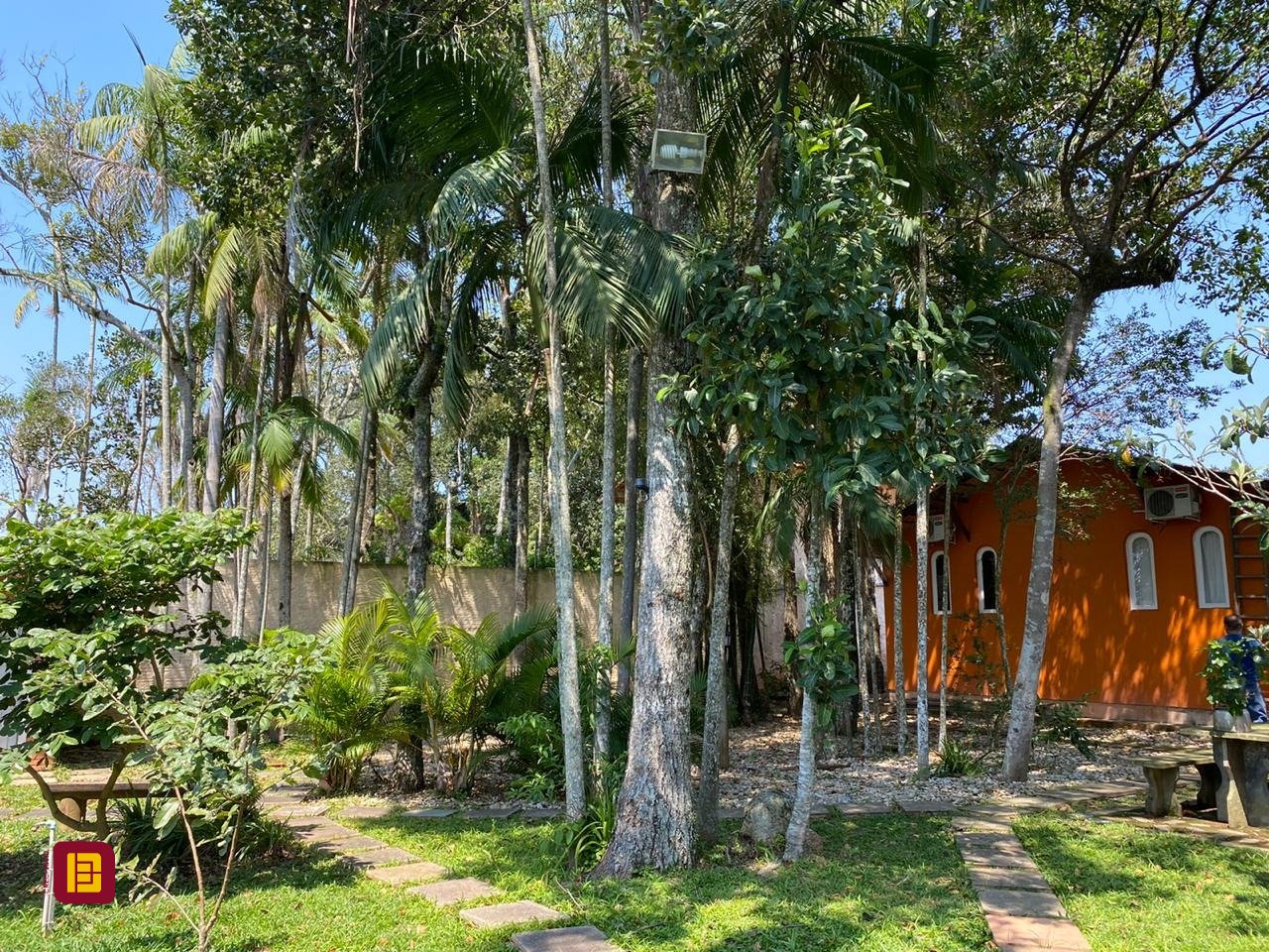 Casa com 300m², 6 quartos (sendo 2 suítes), no bairro Vargem Grande em Florianópolis