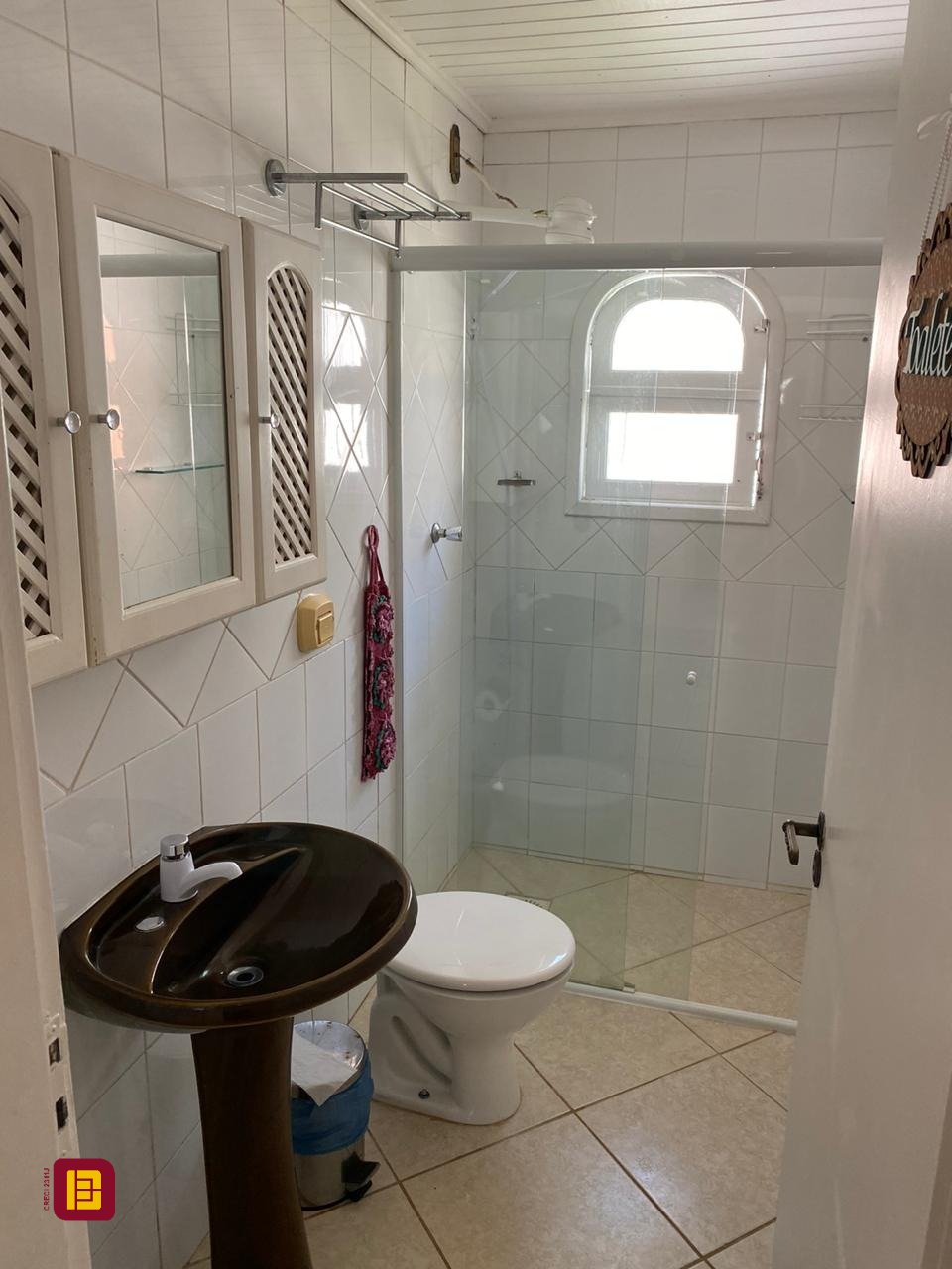 Casa com 300m², 6 quartos (sendo 2 suítes), no bairro Vargem Grande em Florianópolis