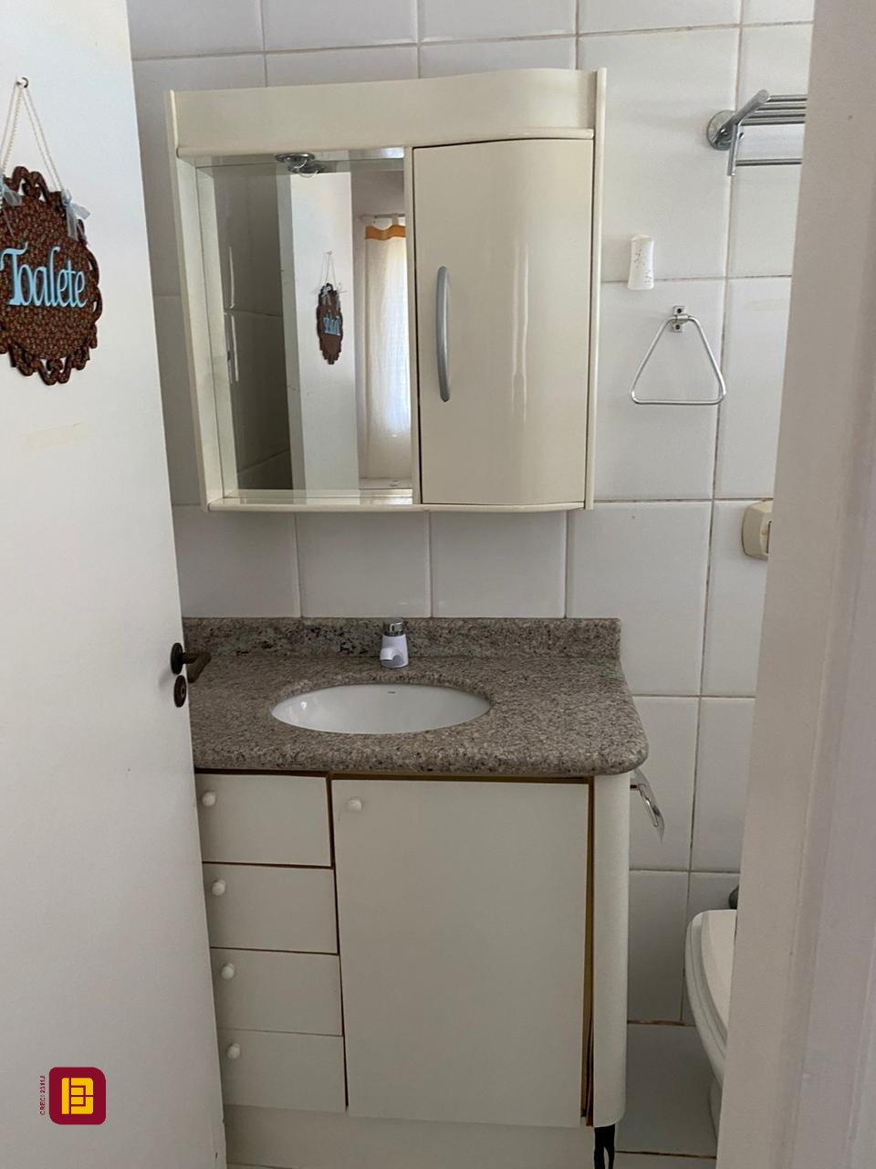 Casa com 300m², 6 quartos (sendo 2 suítes), no bairro Vargem Grande em Florianópolis