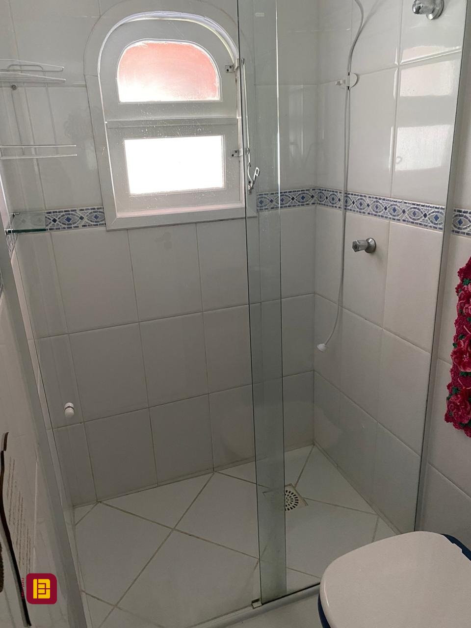 Casa com 300m², 6 quartos (sendo 2 suítes), no bairro Vargem Grande em Florianópolis