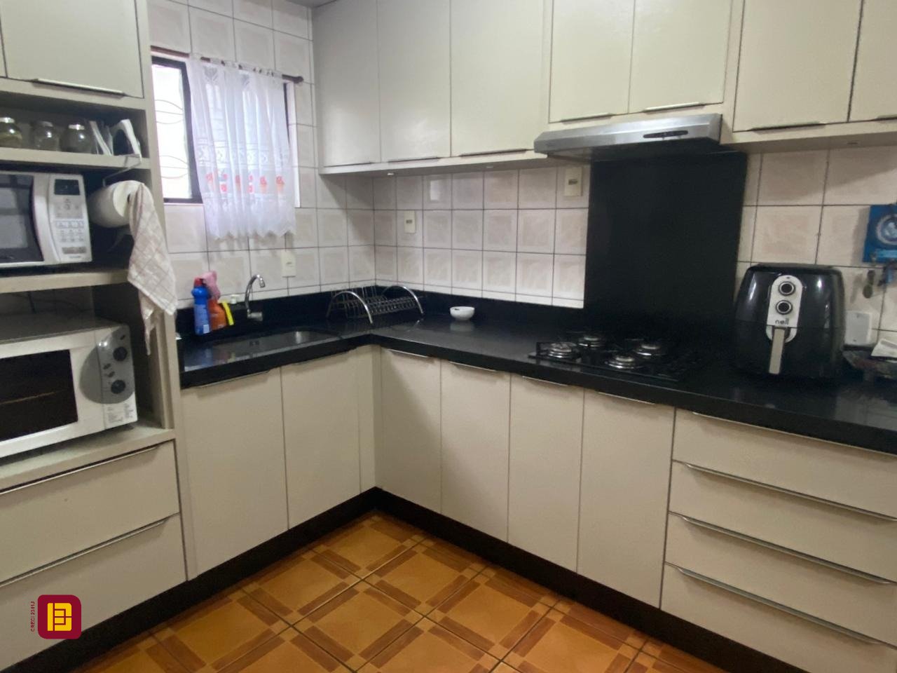 Casa com 191m², 5 quartos (sendo 1 suíte), 2 garagens, no bairro Centro em Florianópolis