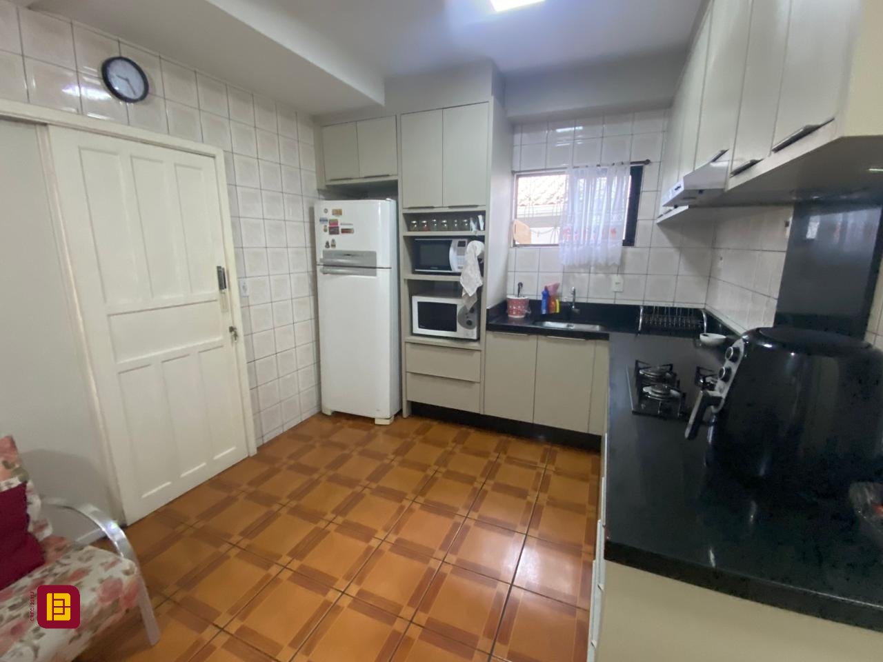 Casa com 191m², 5 quartos (sendo 1 suíte), 2 garagens, no bairro Centro em Florianópolis