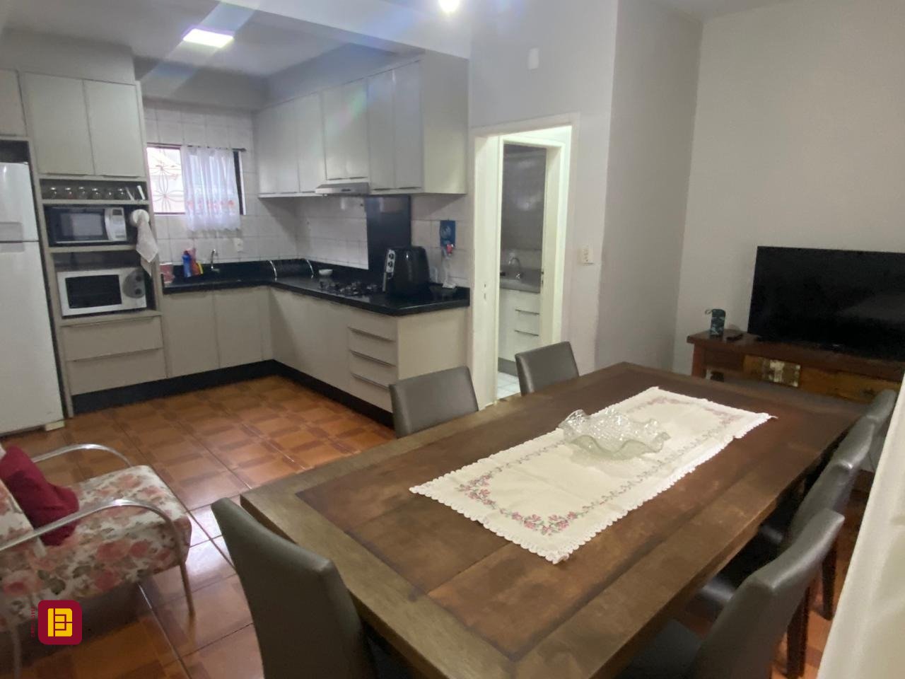 Casa com 191m², 5 quartos (sendo 1 suíte), 2 garagens, no bairro Centro em Florianópolis