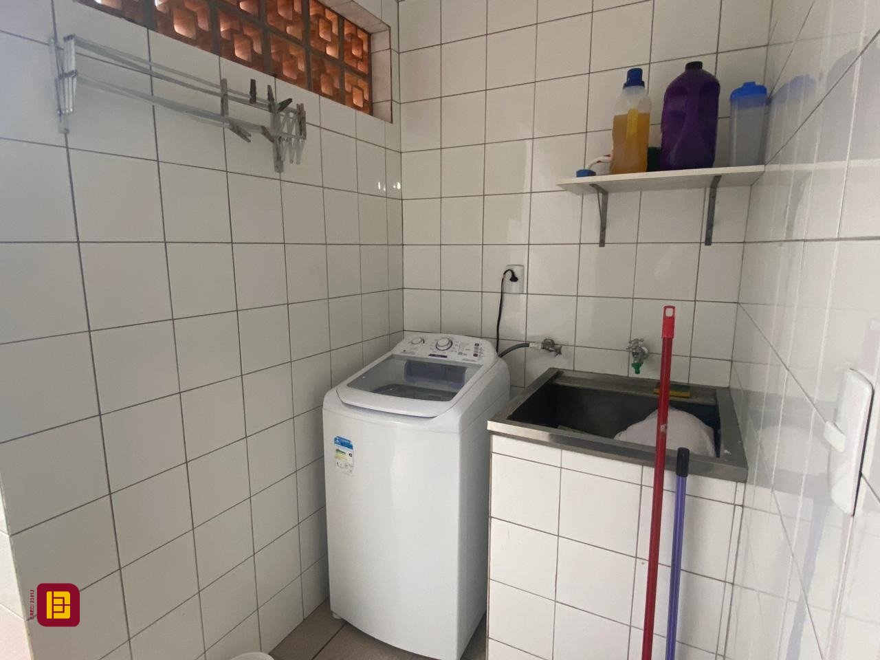 Casa com 191m², 5 quartos (sendo 1 suíte), 2 garagens, no bairro Centro em Florianópolis