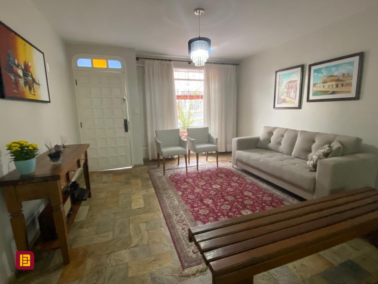 Casa com 191m², 5 quartos (sendo 1 suíte), 2 garagens, no bairro Centro em Florianópolis