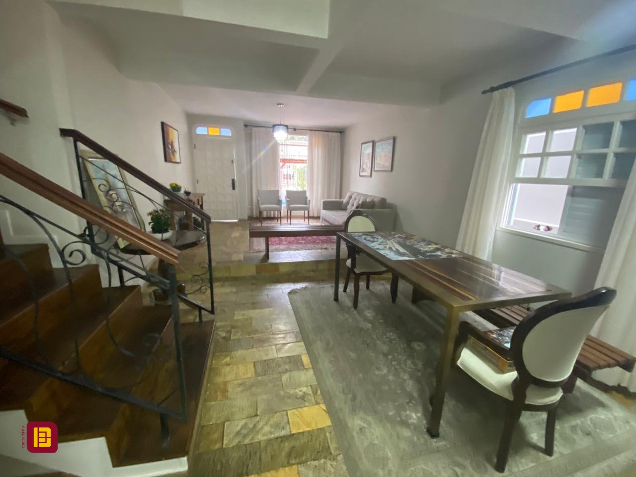Casa com 191m², 5 quartos (sendo 1 suíte), 2 garagens, no bairro Centro em Florianópolis