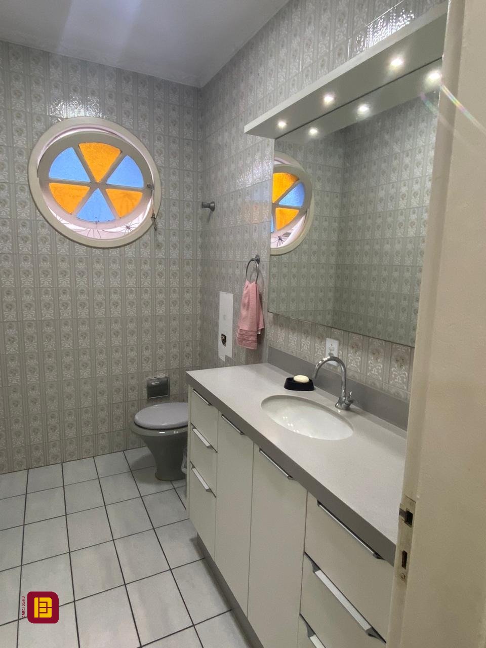 Casa com 191m², 5 quartos (sendo 1 suíte), 2 garagens, no bairro Centro em Florianópolis