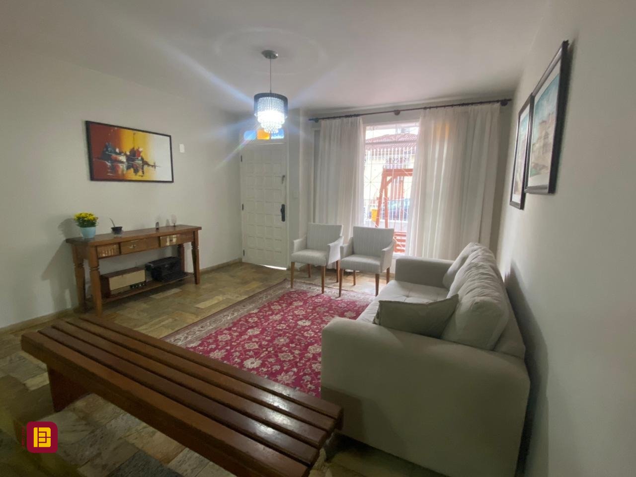 Casa com 191m², 5 quartos (sendo 1 suíte), 2 garagens, no bairro Centro em Florianópolis