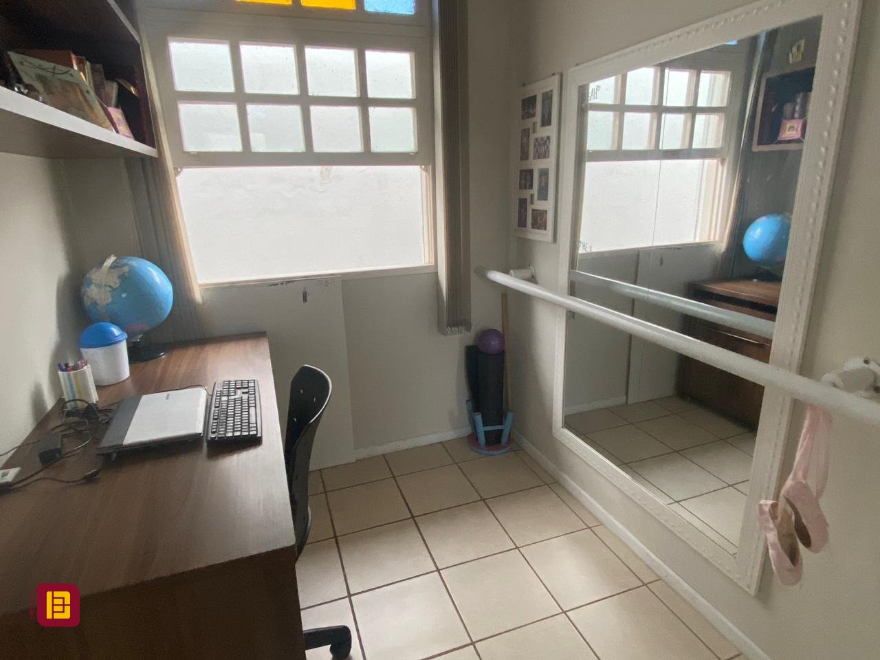 Casa com 191m², 5 quartos (sendo 1 suíte), 2 garagens, no bairro Centro em Florianópolis