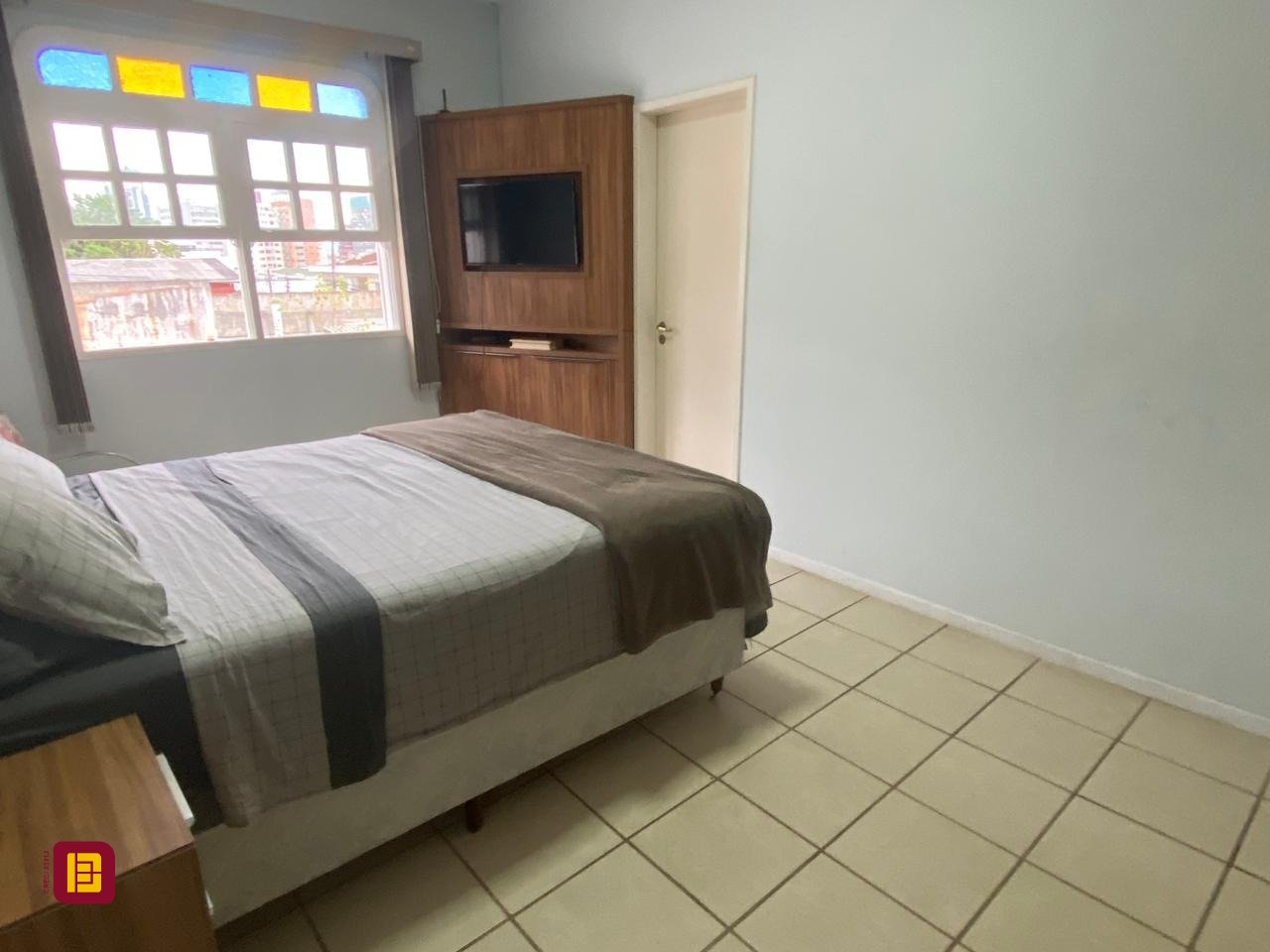 Casa com 191m², 5 quartos (sendo 1 suíte), 2 garagens, no bairro Centro em Florianópolis