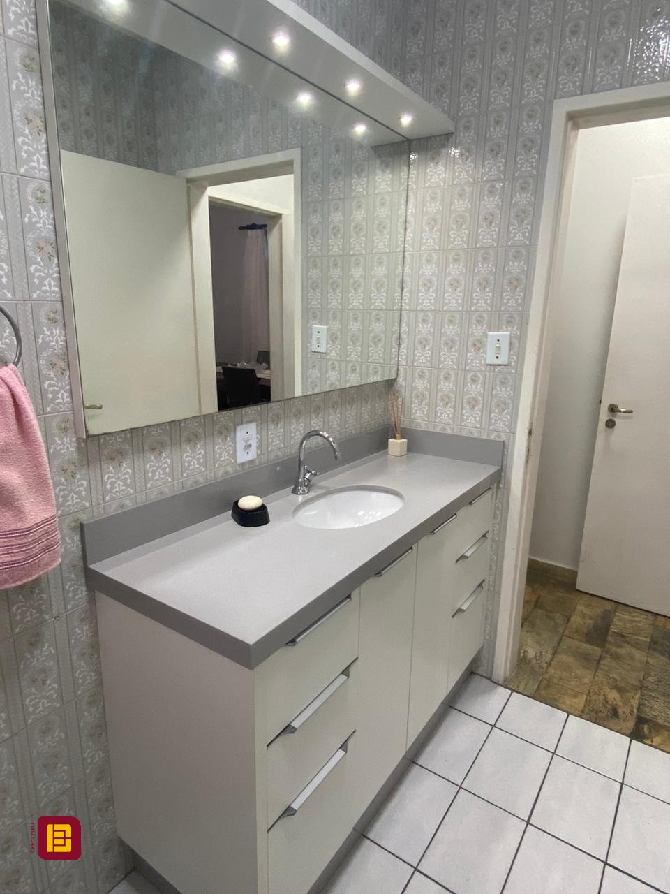 Casa com 191m², 5 quartos (sendo 1 suíte), 2 garagens, no bairro Centro em Florianópolis