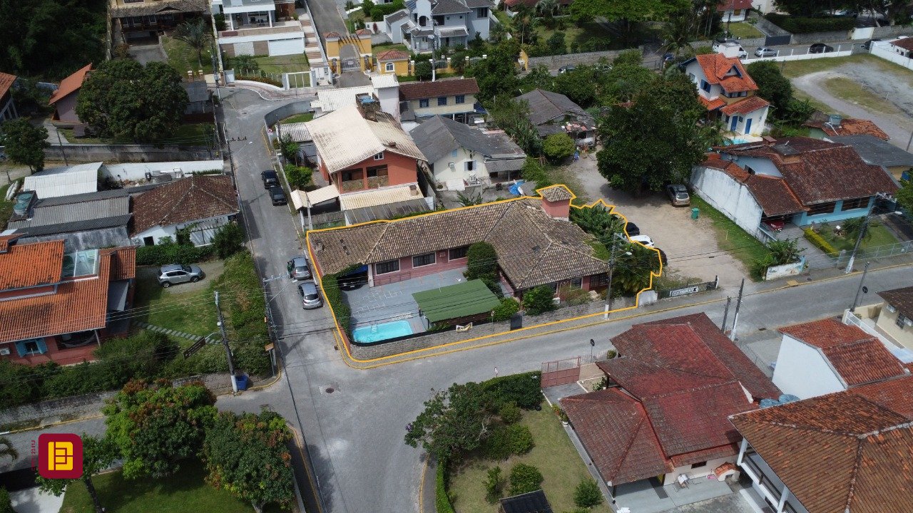 Casa com 250m², 5 quartos (sendo 1 suíte), no bairro Santo Antônio de Lisboa em Florianópolis