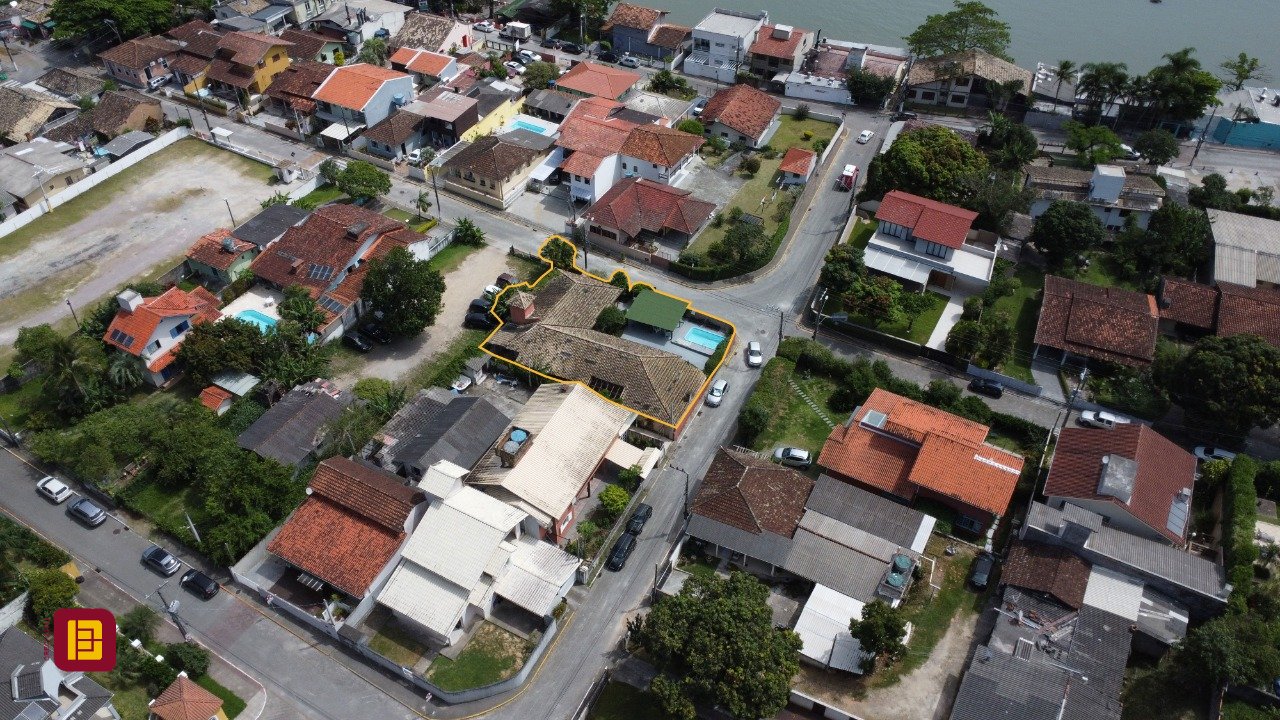 Casa com 250m², 5 quartos (sendo 1 suíte), no bairro Santo Antônio de Lisboa em Florianópolis