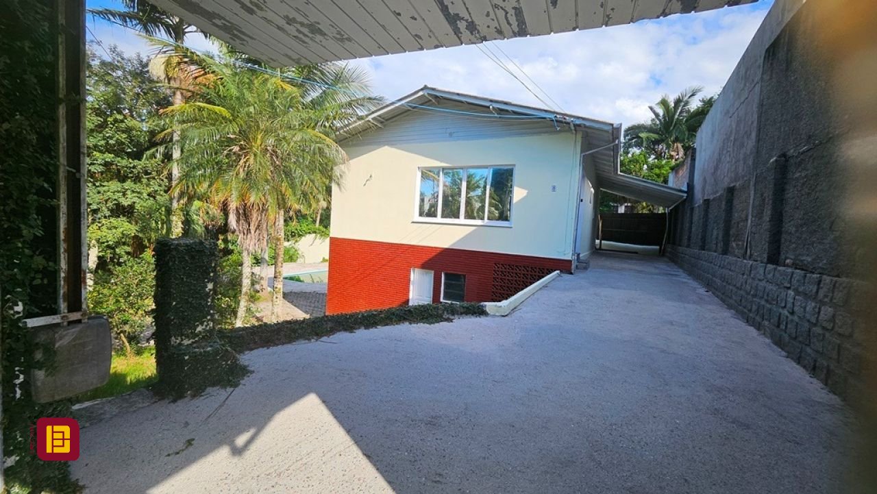 Casa com 166m², 3 quartos, 3 garagens, no bairro Ponta de Baixo em São José