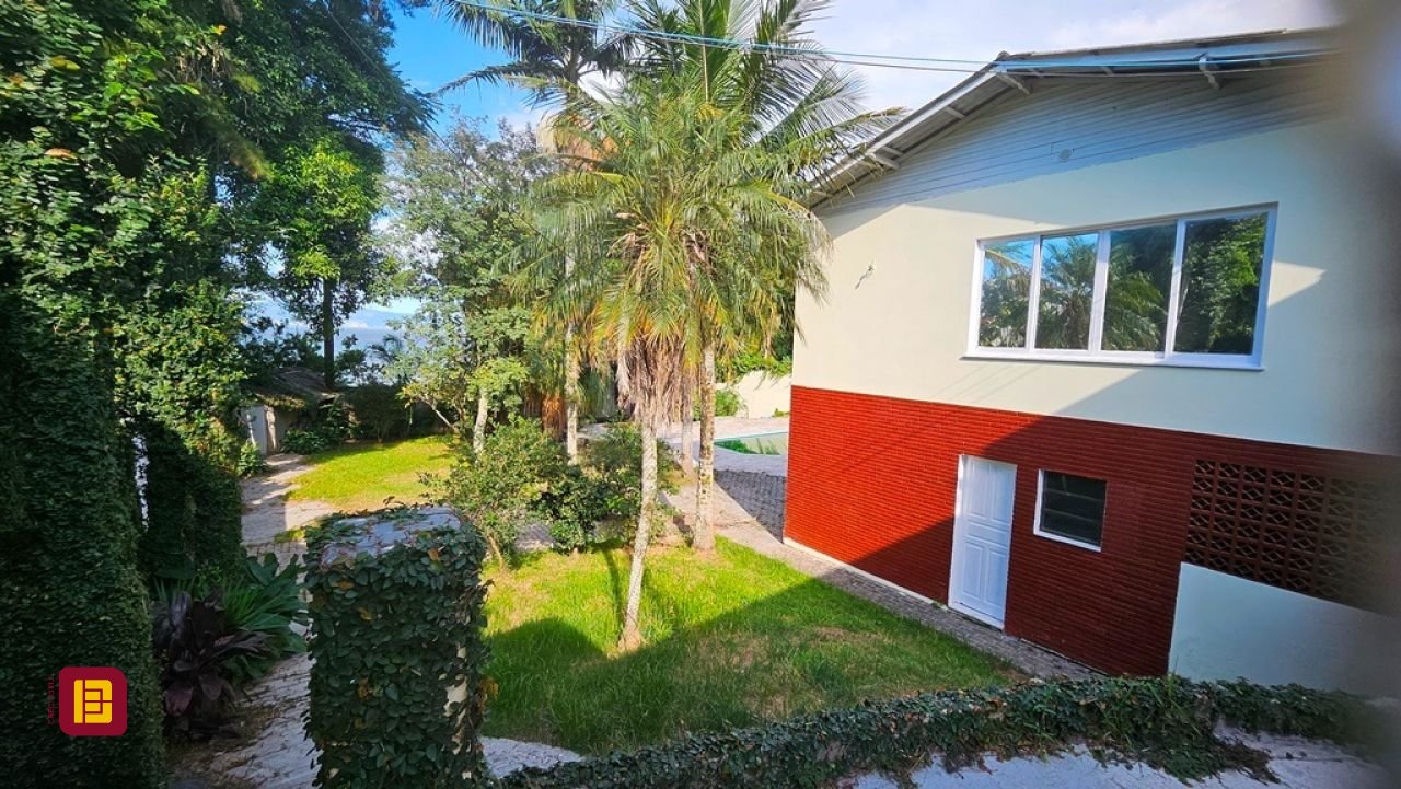 Casa com 166m², 3 quartos, 3 garagens, no bairro Ponta de Baixo em São José