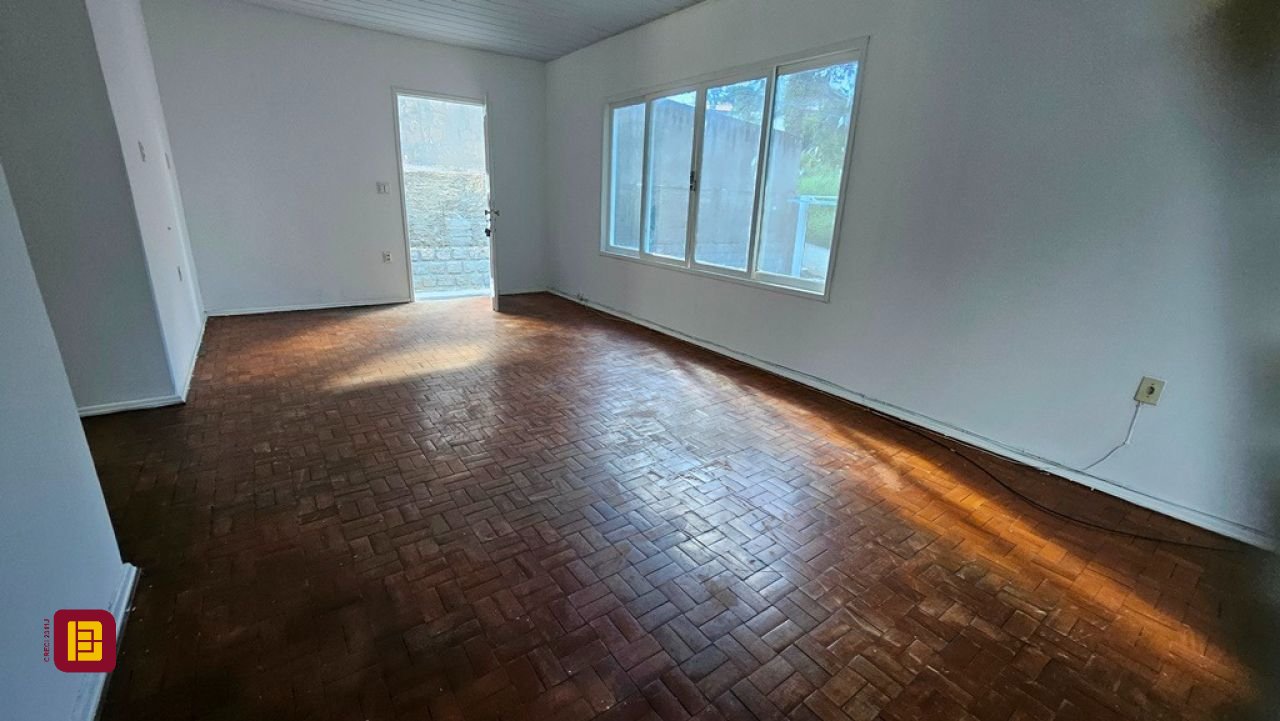 Casa com 166m², 3 quartos, 3 garagens, no bairro Ponta de Baixo em São José