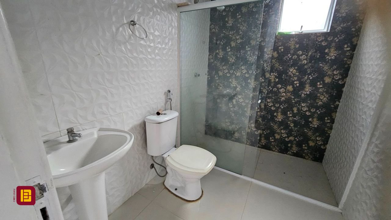 Casa com 166m², 3 quartos, 3 garagens, no bairro Ponta de Baixo em São José