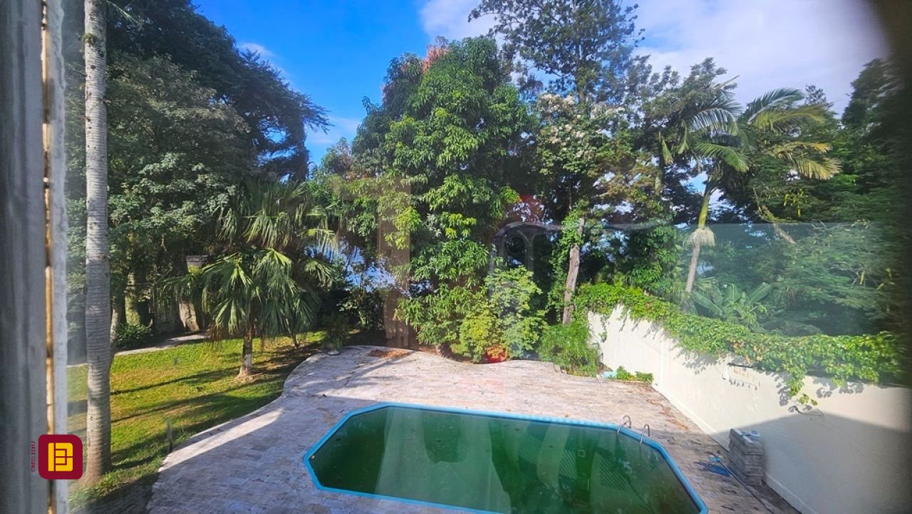 Casa com 166m², 3 quartos, 3 garagens, no bairro Ponta de Baixo em São José