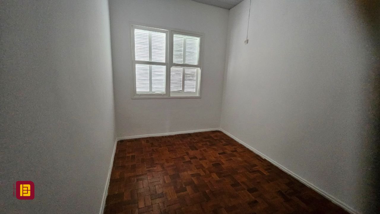 Casa com 166m², 3 quartos, 3 garagens, no bairro Ponta de Baixo em São José