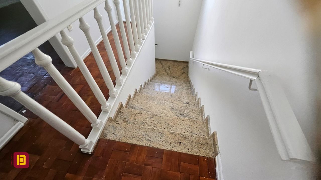 Casa com 166m², 3 quartos, 3 garagens, no bairro Ponta de Baixo em São José