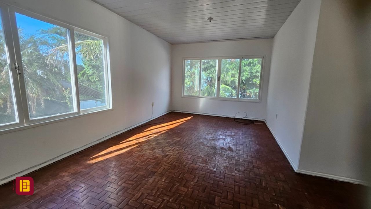 Casa com 166m², 3 quartos, 3 garagens, no bairro Ponta de Baixo em São José