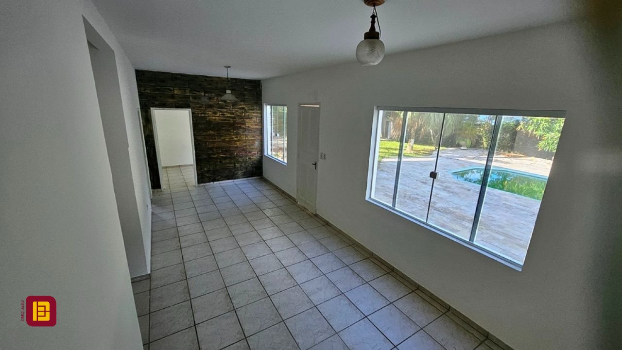Casa com 166m², 3 quartos, 3 garagens, no bairro Ponta de Baixo em São José
