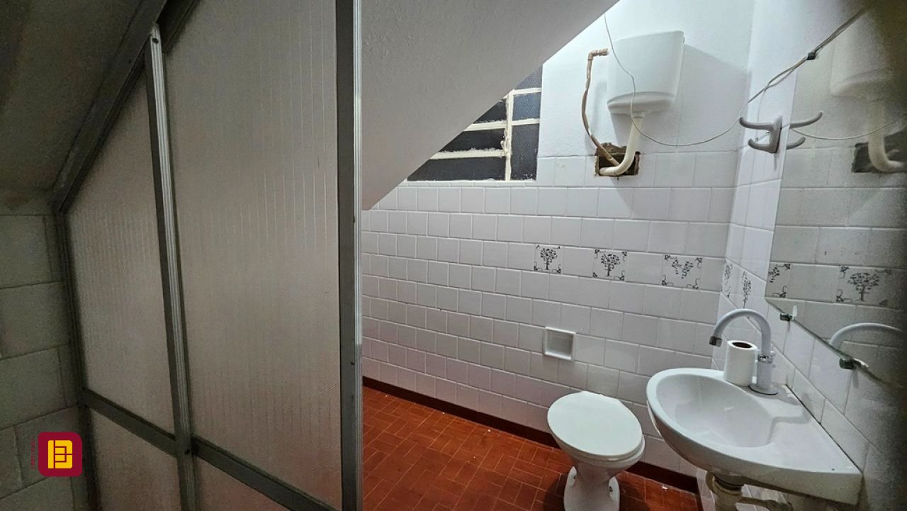 Casa com 166m², 3 quartos, 3 garagens, no bairro Ponta de Baixo em São José